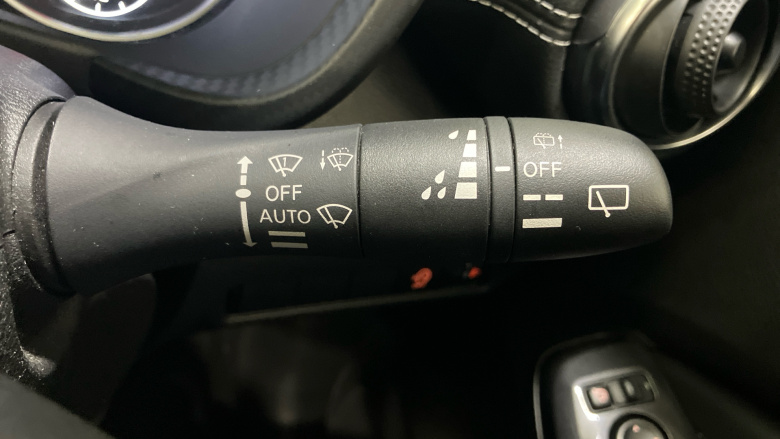 Nissan Juke 1.0 DiG-T 114 N-Connecta 5dr Petrol Hatchback